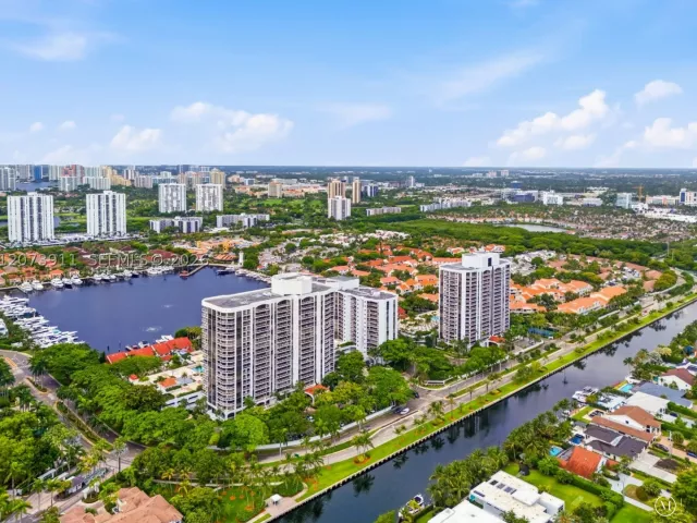 2-bedroom condo for rent in Aventura - 3610 Yacht Club Dr 1115 - MondialRealty
