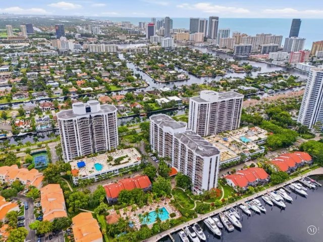 2-bedroom condo for rent in Aventura - 3610 Yacht Club Dr 1115 - MondialRealty