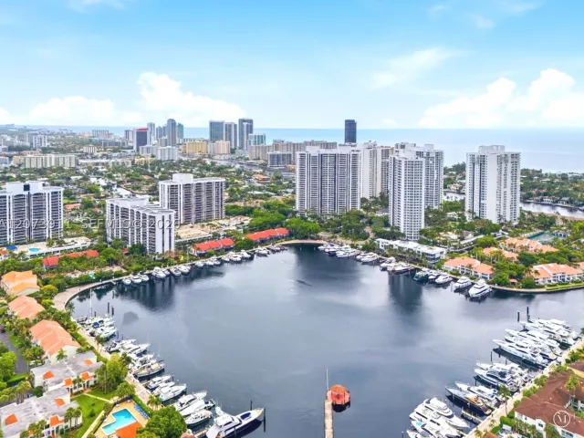 2-bedroom condo for rent in Aventura - 3610 Yacht Club Dr 1115 - MondialRealty