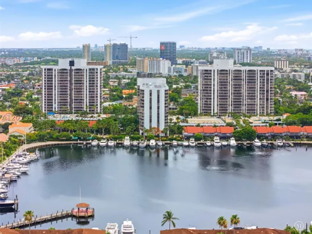 2-bedroom condo for rent in Aventura - 3610 Yacht Club Dr 1115 - MondialRealty