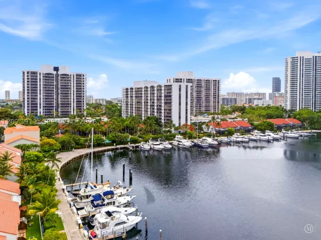 2-bedroom condo for rent in Aventura - 3610 Yacht Club Dr 1115 - MondialRealty