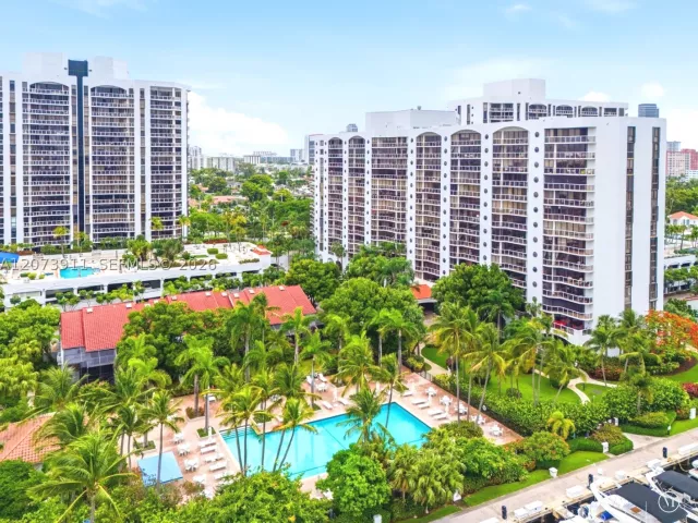 2-bedroom condo for rent in Aventura - 3610 Yacht Club Dr 1115 - MondialRealty