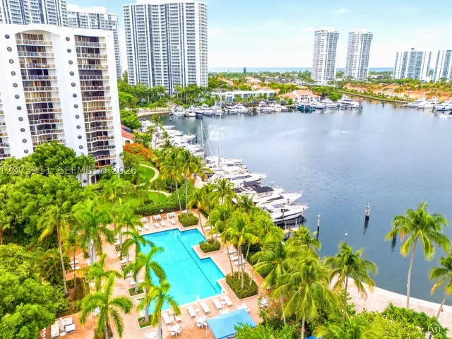 2-bedroom condo for rent in Aventura - 3610 Yacht Club Dr 1115 - MondialRealty