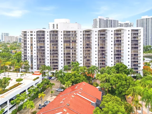 2-bedroom condo for rent in Aventura - 3610 Yacht Club Dr 1115 - MondialRealty