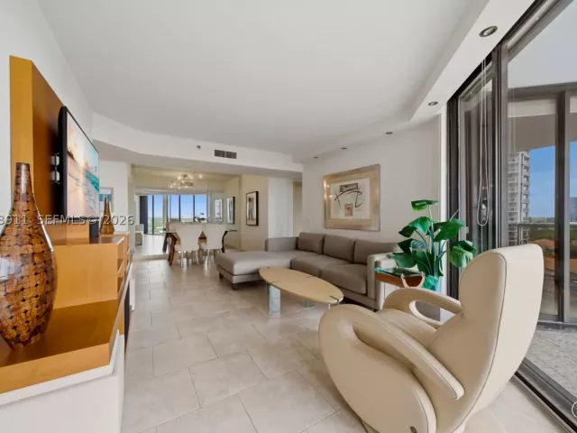 2-bedroom condo for rent in Aventura - 3610 Yacht Club Dr 1115 - MondialRealty