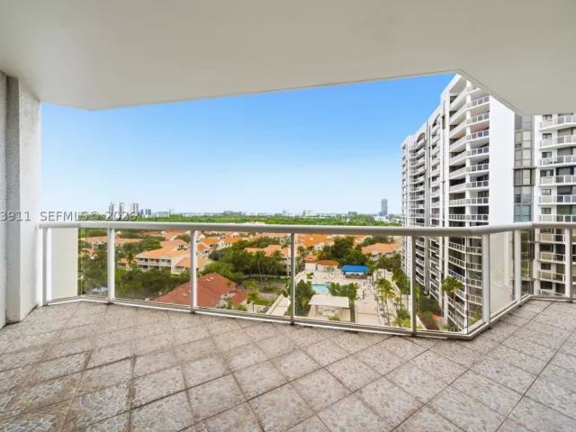 2-bedroom condo for rent in Aventura - 3610 Yacht Club Dr 1115 - MondialRealty