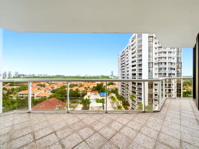 2-bedroom condo for rent in Aventura - 3610 Yacht Club Dr 1115 - MondialRealty