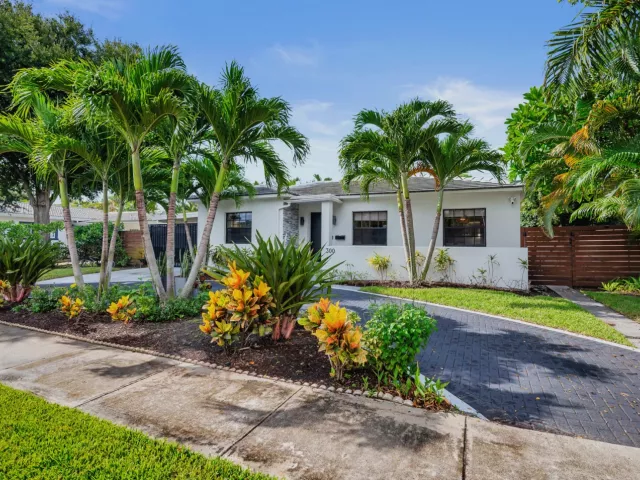 4-bedroom home for sale in West Palm Beach - 300 35th Street - MondialRealty