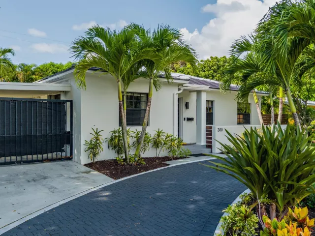 4-bedroom home for sale in West Palm Beach - 300 35th Street - MondialRealty