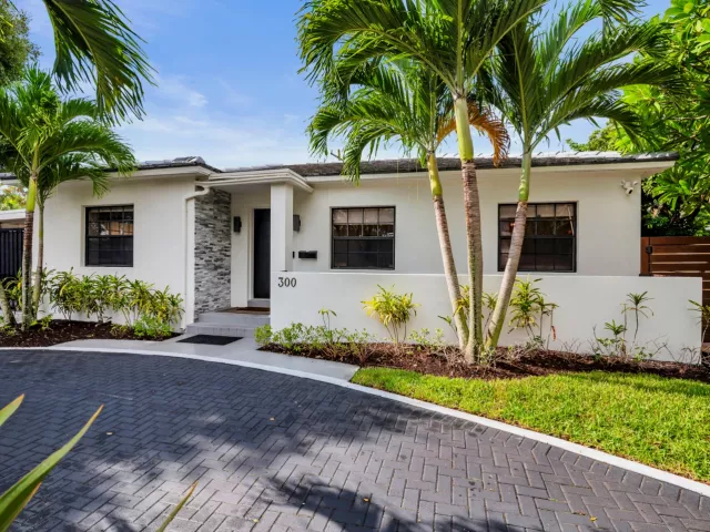 4-bedroom home for sale in West Palm Beach - 300 35th Street - MondialRealty