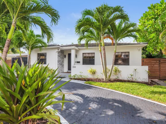 4-bedroom home for sale in West Palm Beach - 300 35th Street - MondialRealty