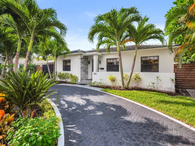 4-bedroom home for sale in West Palm Beach - 300 35th Street - MondialRealty