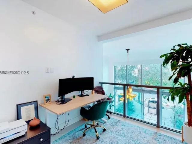 2-bedroom condo for rent in Miami Beach - 6000 Collins Ave 124 - MondialRealty