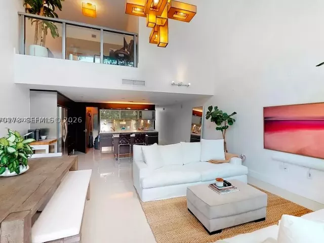 2-bedroom condo for rent in Miami Beach - 6000 Collins Ave 124 - MondialRealty