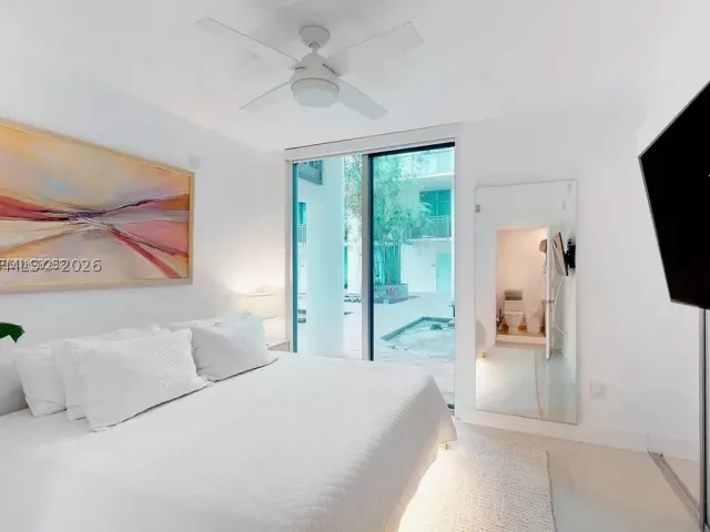 2-bedroom condo for rent in Miami Beach - 6000 Collins Ave 124 - MondialRealty
