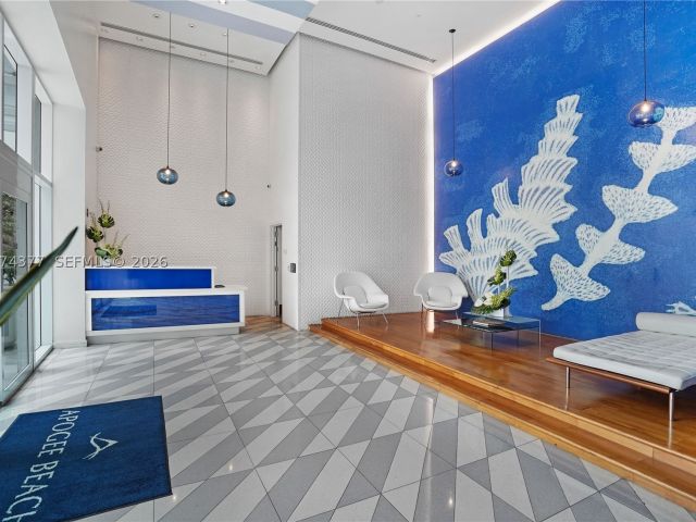 3-bedroom condo for sale in Hollywood -  - MondialRealty