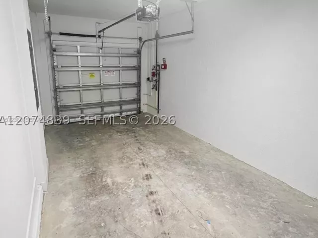 4-bedroom home for rent in Pembroke Pines - 17025 SW 1st Street - MondialRealty