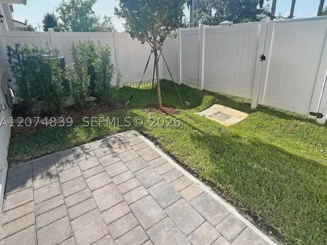 4-bedroom home for rent in Pembroke Pines - 17025 SW 1st Street - MondialRealty