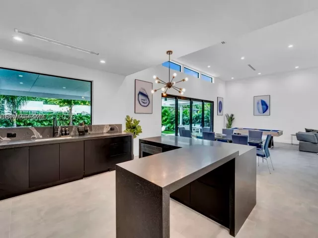 5-bedroom home for rent in Miami - 155 NW 51st St 0 - MondialRealty