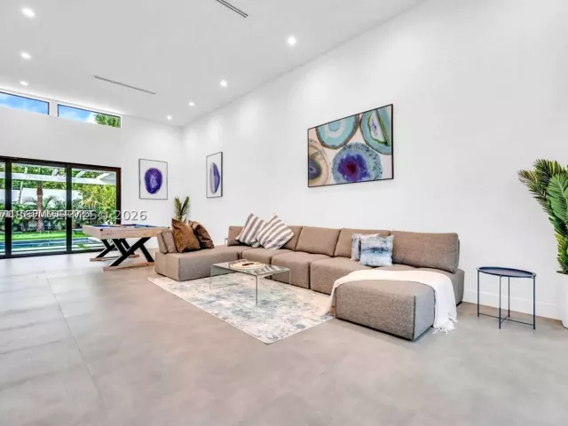 5-bedroom home for rent in Miami - 155 NW 51st St 0 - MondialRealty