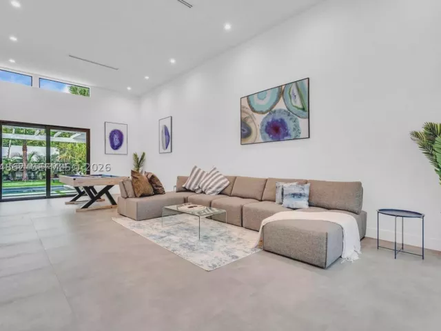 5-bedroom home for rent in Miami - 155 NW 51st St 0 - MondialRealty