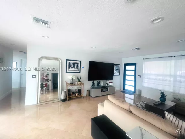3-bedroom home for sale in Fort Lauderdale - 1640 NE 59th Pl - MondialRealty