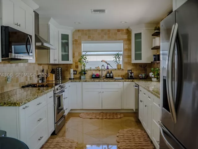 3-bedroom home for sale in Fort Lauderdale - 1640 NE 59th Pl - MondialRealty