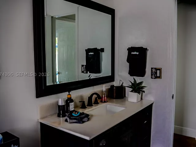3-bedroom home for sale in Fort Lauderdale - 1640 NE 59th Pl - MondialRealty