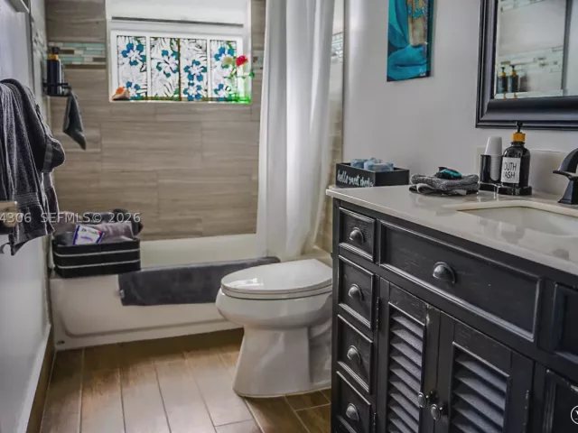3-bedroom home for sale in Fort Lauderdale - 1640 NE 59th Pl - MondialRealty