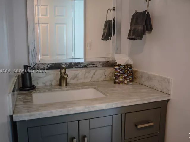 3-bedroom home for sale in Fort Lauderdale - 1640 NE 59th Pl - MondialRealty