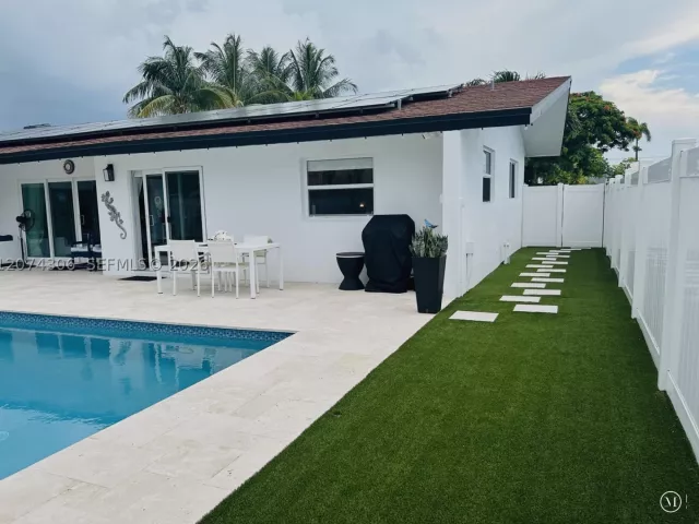 3-bedroom home for sale in Fort Lauderdale - 1640 NE 59th Pl - MondialRealty