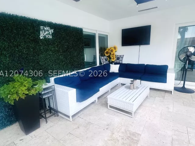 3-bedroom home for sale in Fort Lauderdale - 1640 NE 59th Pl - MondialRealty