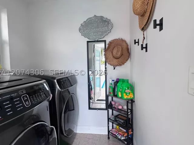 3-bedroom home for sale in Fort Lauderdale - 1640 NE 59th Pl - MondialRealty