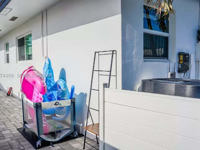 3-bedroom home for sale in Fort Lauderdale - 1640 NE 59th Pl - MondialRealty