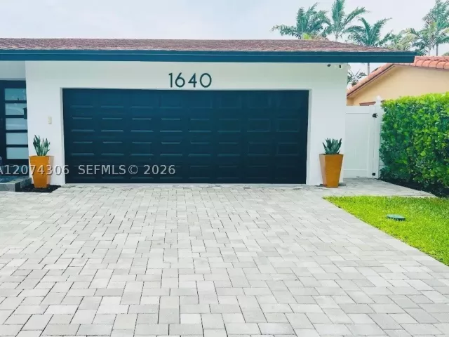 3-bedroom home for sale in Fort Lauderdale - 1640 NE 59th Pl - MondialRealty