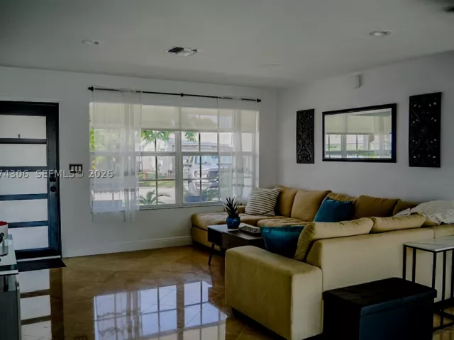 3-bedroom home for sale in Fort Lauderdale - 1640 NE 59th Pl - MondialRealty