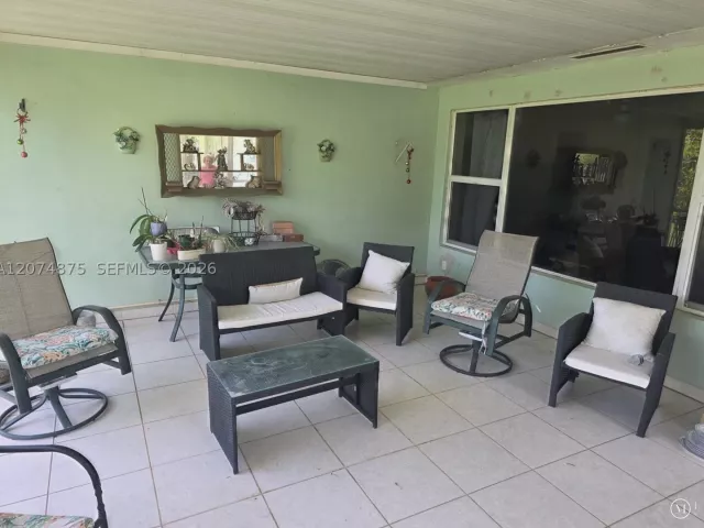 3-bedroom home for sale in Homestead - 15905 SW 280th St - MondialRealty