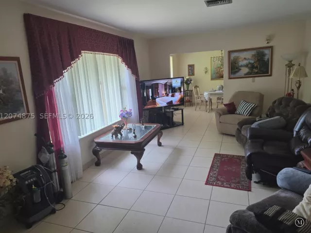 3-bedroom home for sale in Homestead - 15905 SW 280th St - MondialRealty