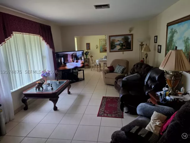 3-bedroom home for sale in Homestead - 15905 SW 280th St - MondialRealty