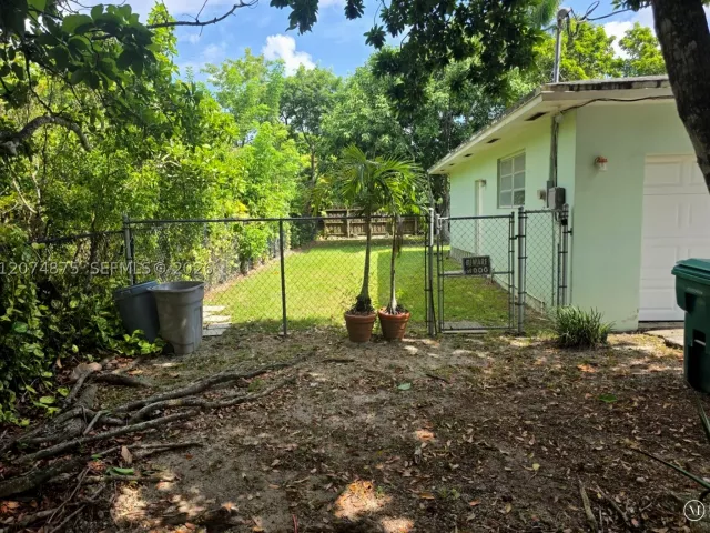 3-bedroom home for sale in Homestead - 15905 SW 280th St - MondialRealty