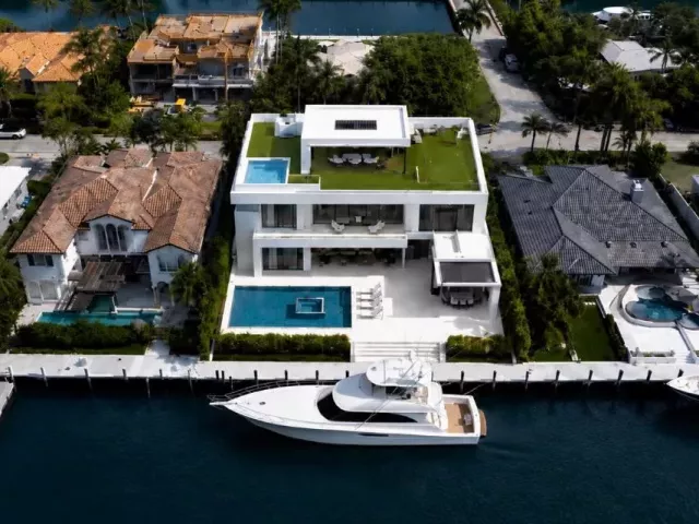 6-bedroom home for sale in Fort Lauderdale - 2542 LUCILLE Drive - MondialRealty