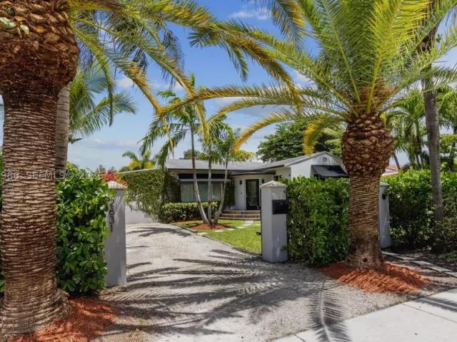 3-bedroom home for sale in Miami - 2831 SW 21st Ter - MondialRealty