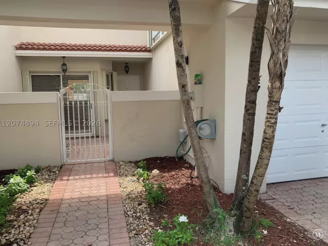 3-bedroom home for rent in Doral - 4447 NW 98th Ave - MondialRealty