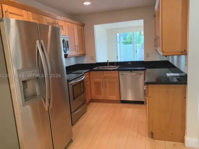 3-bedroom home for rent in Doral - 4447 NW 98th Ave - MondialRealty