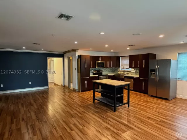 4-bedroom home for rent in Miami - 56 NW 39th St 56 - MondialRealty