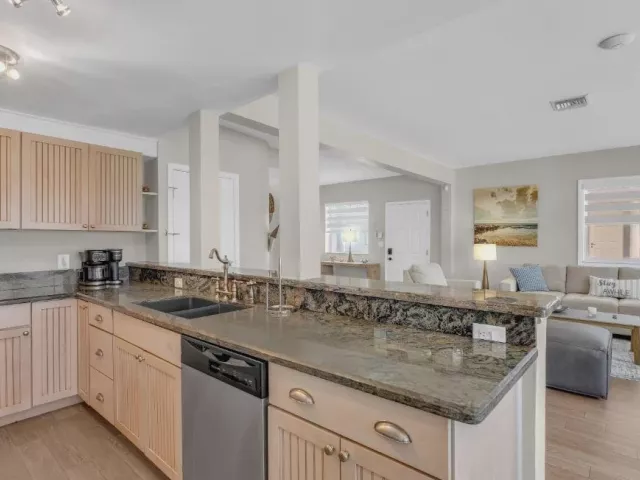 2-bedroom home for rent in Pompano Beach - 600 N OCEAN Boulevard 1A - MondialRealty