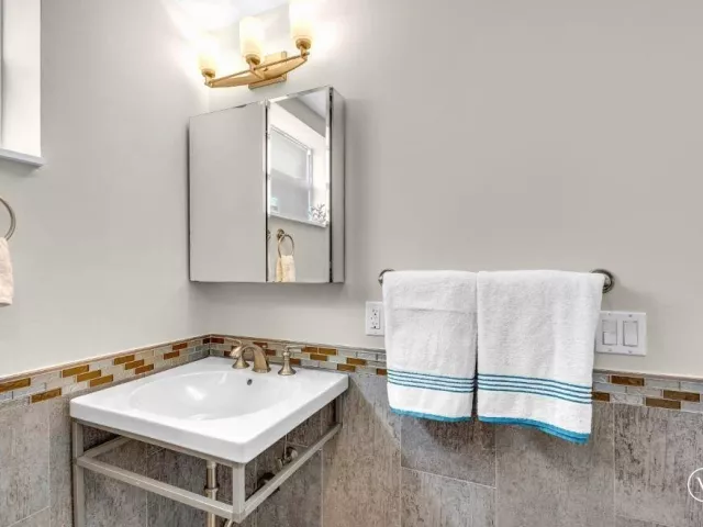 2-bedroom home for rent in Pompano Beach - 600 N OCEAN Boulevard 1A - MondialRealty