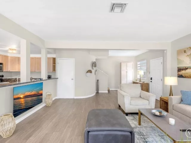 2-bedroom home for rent in Pompano Beach - 600 N OCEAN Boulevard 1A - MondialRealty