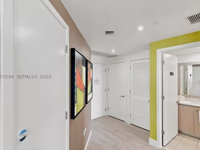 2-bedroom condo for sale in Hollywood - 4010 S Ocean Dr T3909 - MondialRealty