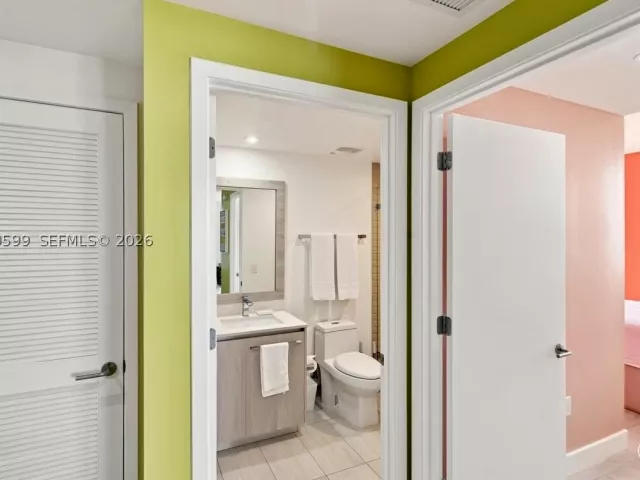 2-bedroom condo for sale in Hollywood - 4010 S Ocean Dr T3909 - MondialRealty